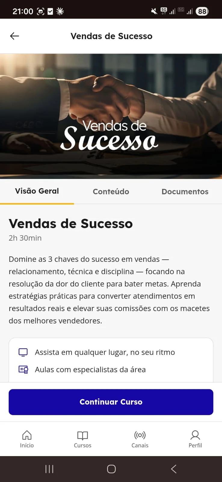 Tela de curso no app Universa, no celular